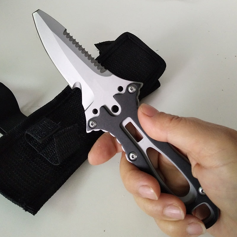 Super classic survival diving knife fixed blade sharp blade cuts the serrated nylon rope hook back with the rope